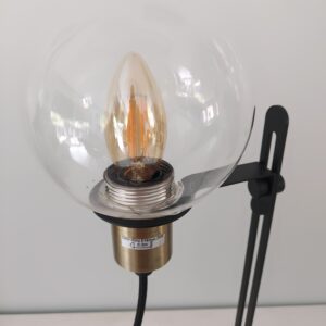 Lampe en métal noire