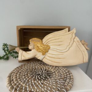 Grand ange mural en bois jouant du clairon