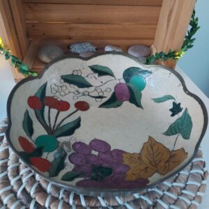 Coupe à fruits en laiton dessin floral émaillé