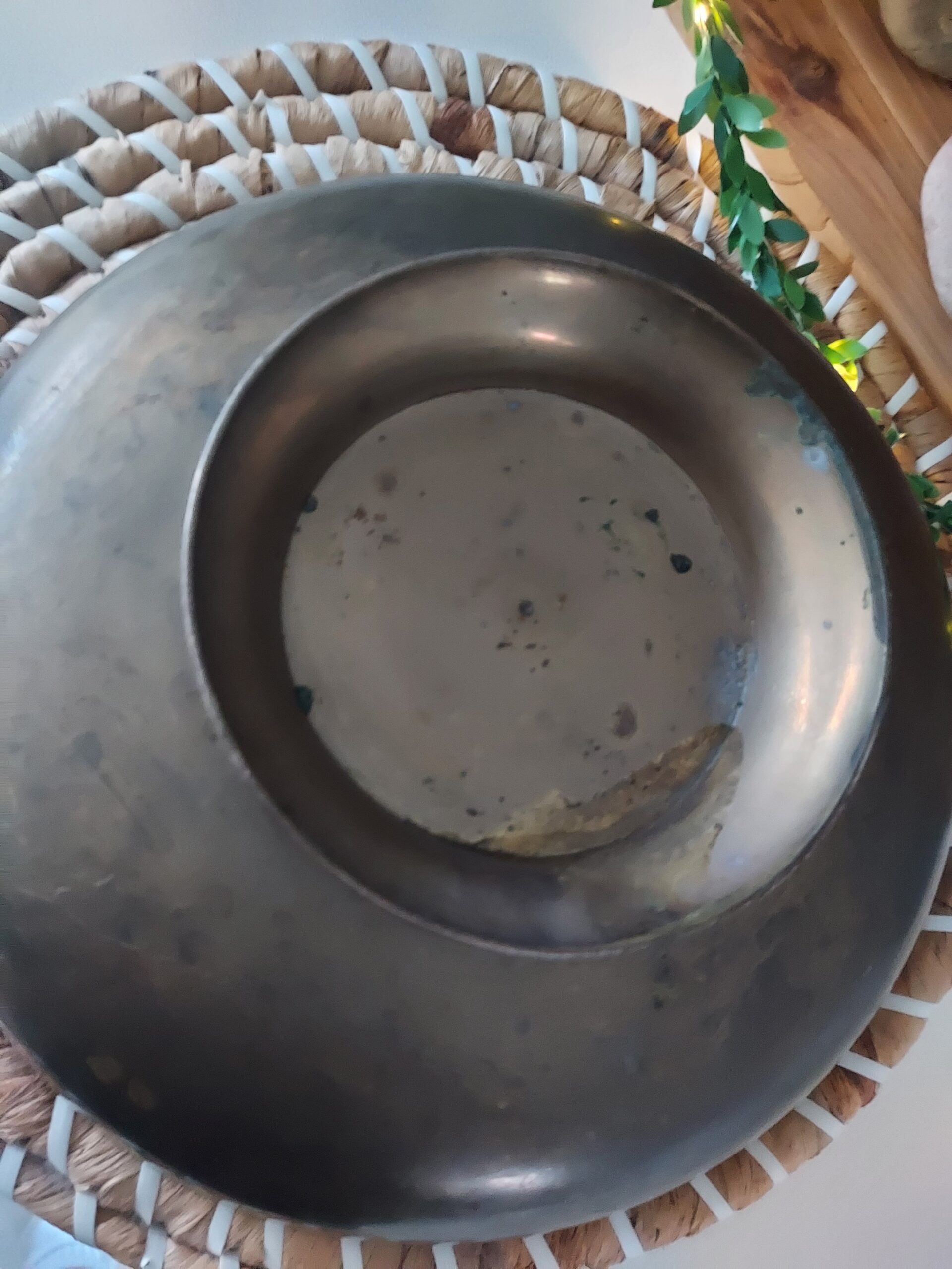 Coupe à fruits en laiton avec dessin floral émaillé – Image 6