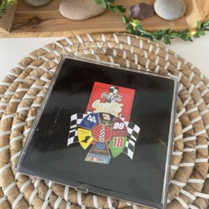 Coffret Pin's Puzzle Coca Cola racing family 1998