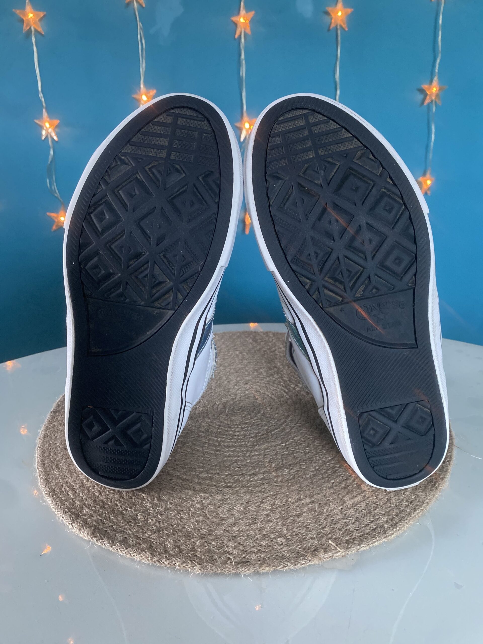 Baskets Converse montantes blanches et argentées lacets élastiques – Image 5