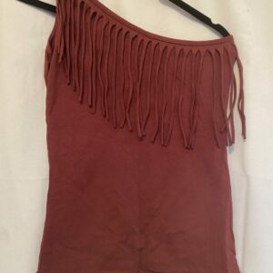 Débardeur-asymétrique-bordeaux-avec-franges