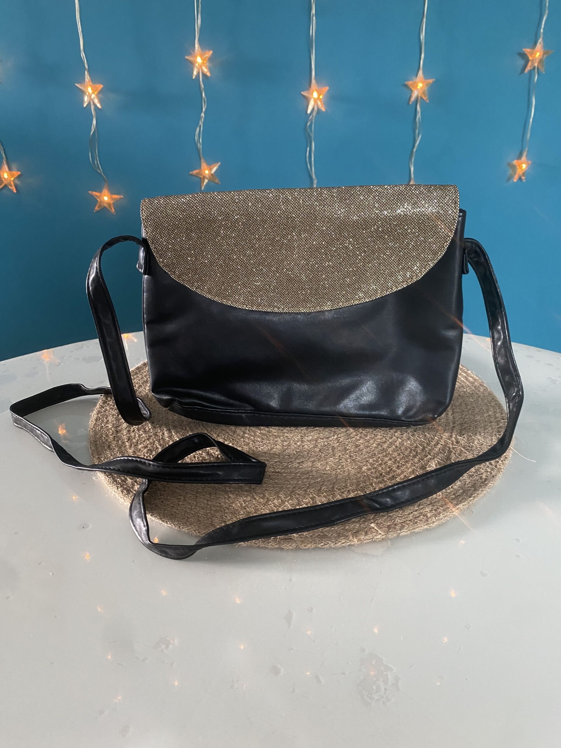 Petit sac/pochette bandoulière noir et doré