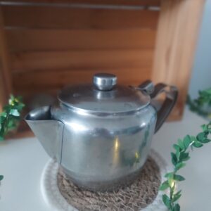 Théière en acier inoxydable vintage