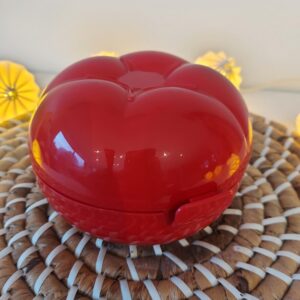 Boite Tupperware en forme de tomate en pastique rouge vintage années 80