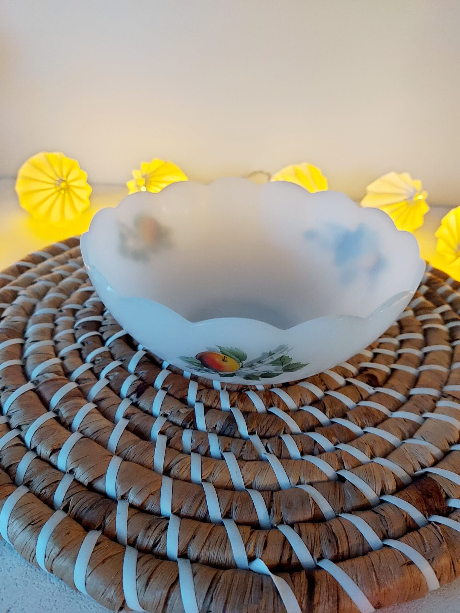 Bol vintage Arcopal motifs fruits de France années 70