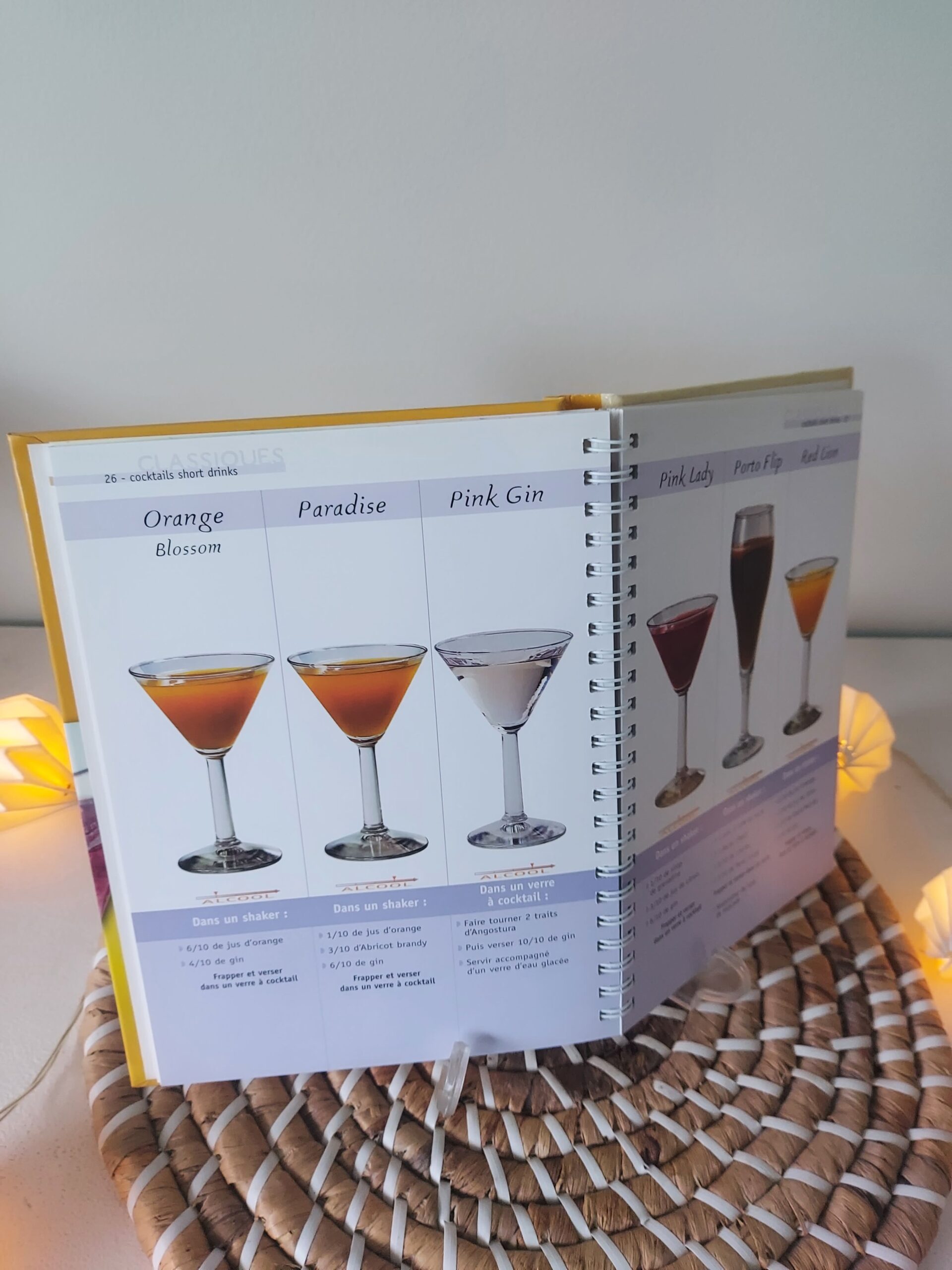 Livre "Cocktails short drinks" éditions Artemis couverture rigide pages spiralées 97 pages – Image 4