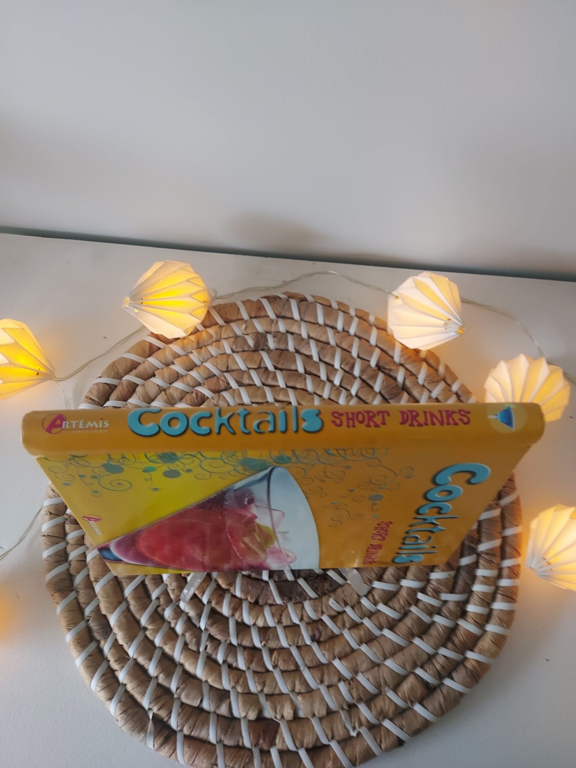 Livre "Cocktails short drinks" éditions Artemis couverture rigide pages spiralées 97 pages – Image 5