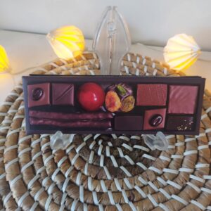 Livre"Petits chocolats gourmands" éditions Larousse 63 pages format tout en longueur