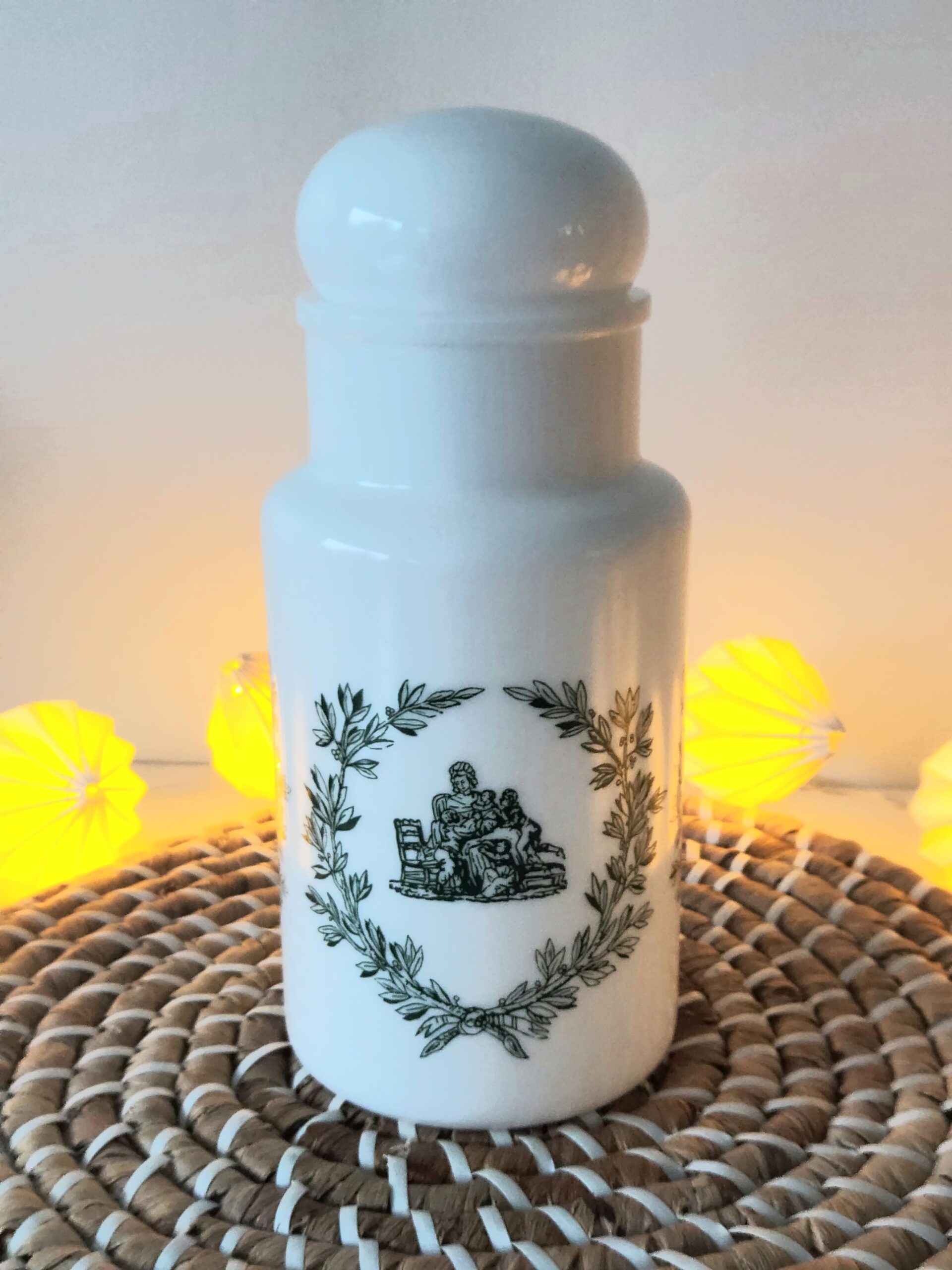 Pot style apothicaire vintage en verre opale opaline