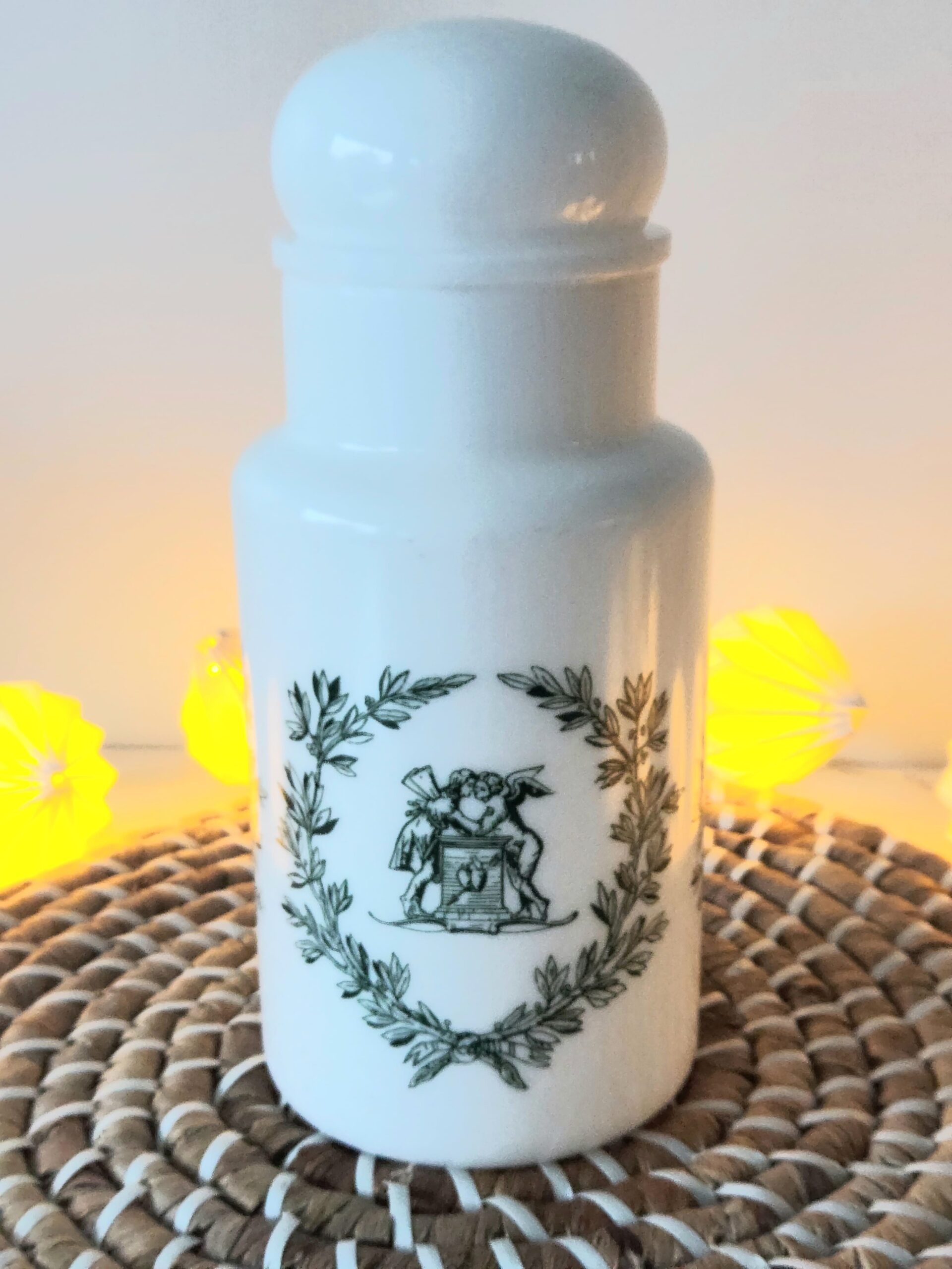 Pot style apothicaire en verre opale made in Italy vintage opaline – Image 2