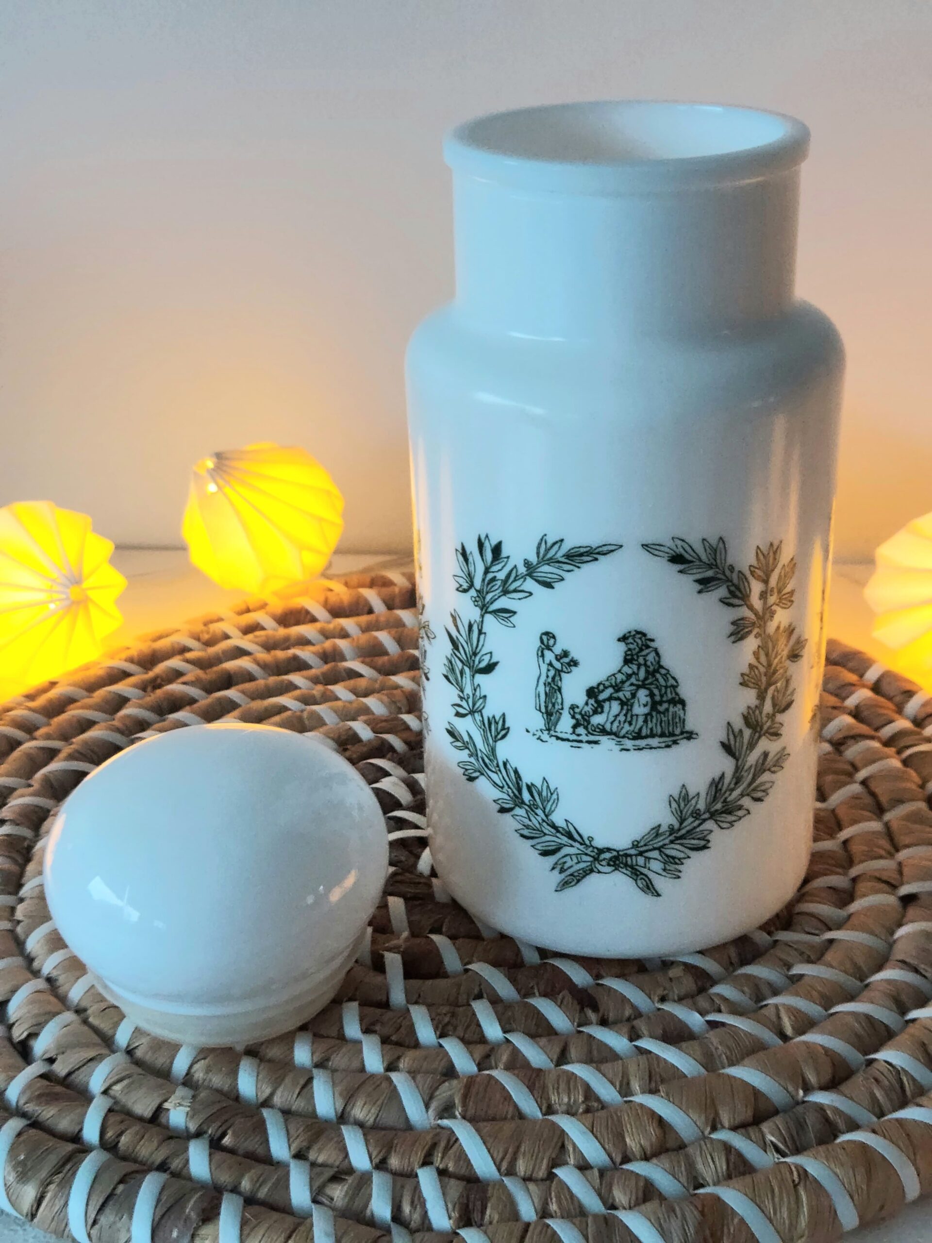 Pot style apothicaire en verre opale made in Italy vintage opaline – Image 4