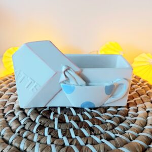 Pot vide poches en résine décor brique de lait et tasse Presende Strickler Zurich Suisse