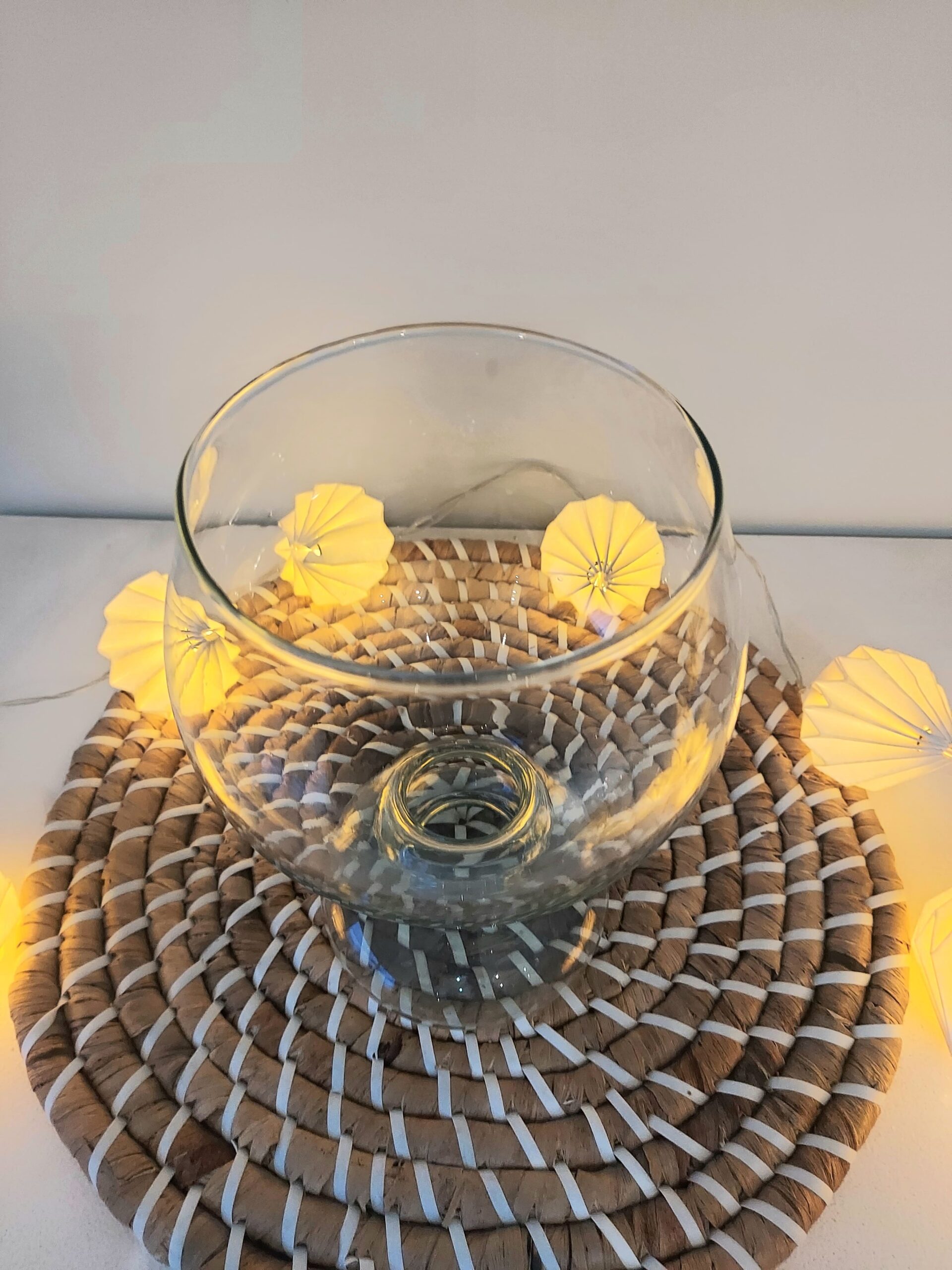 Coupe en verre transparent sur pied pour dessert, fruits ou déco de table design sobre et intemporel – Image 2