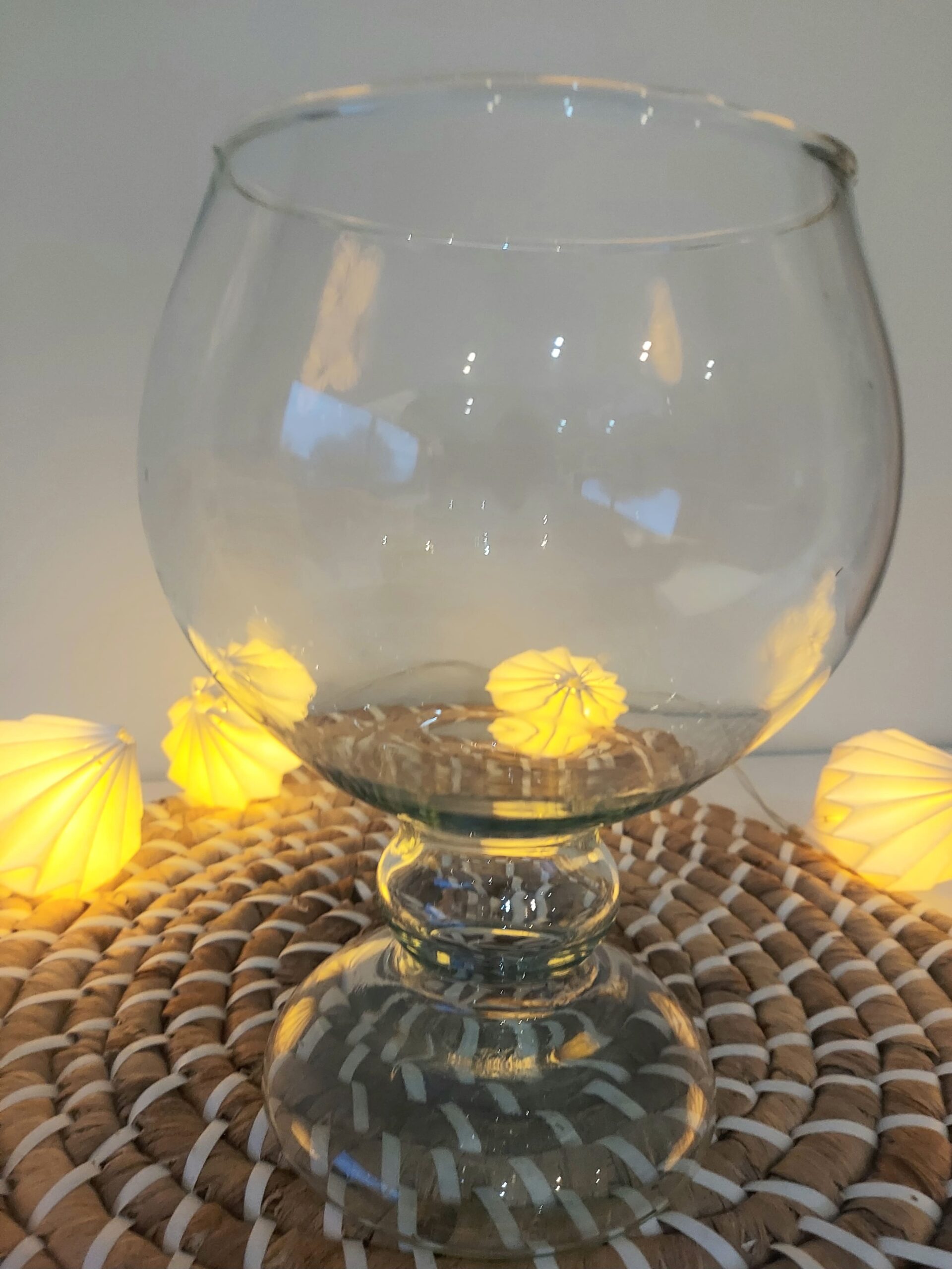 Coupe en verre transparent sur pied pour dessert, fruits ou déco de table design sobre et intemporel – Image 4