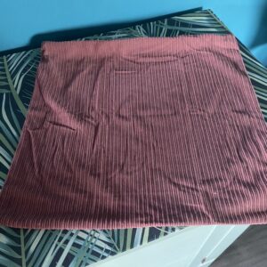 Housse de coussin rose fuschia en velours neuve Gifi 45x45