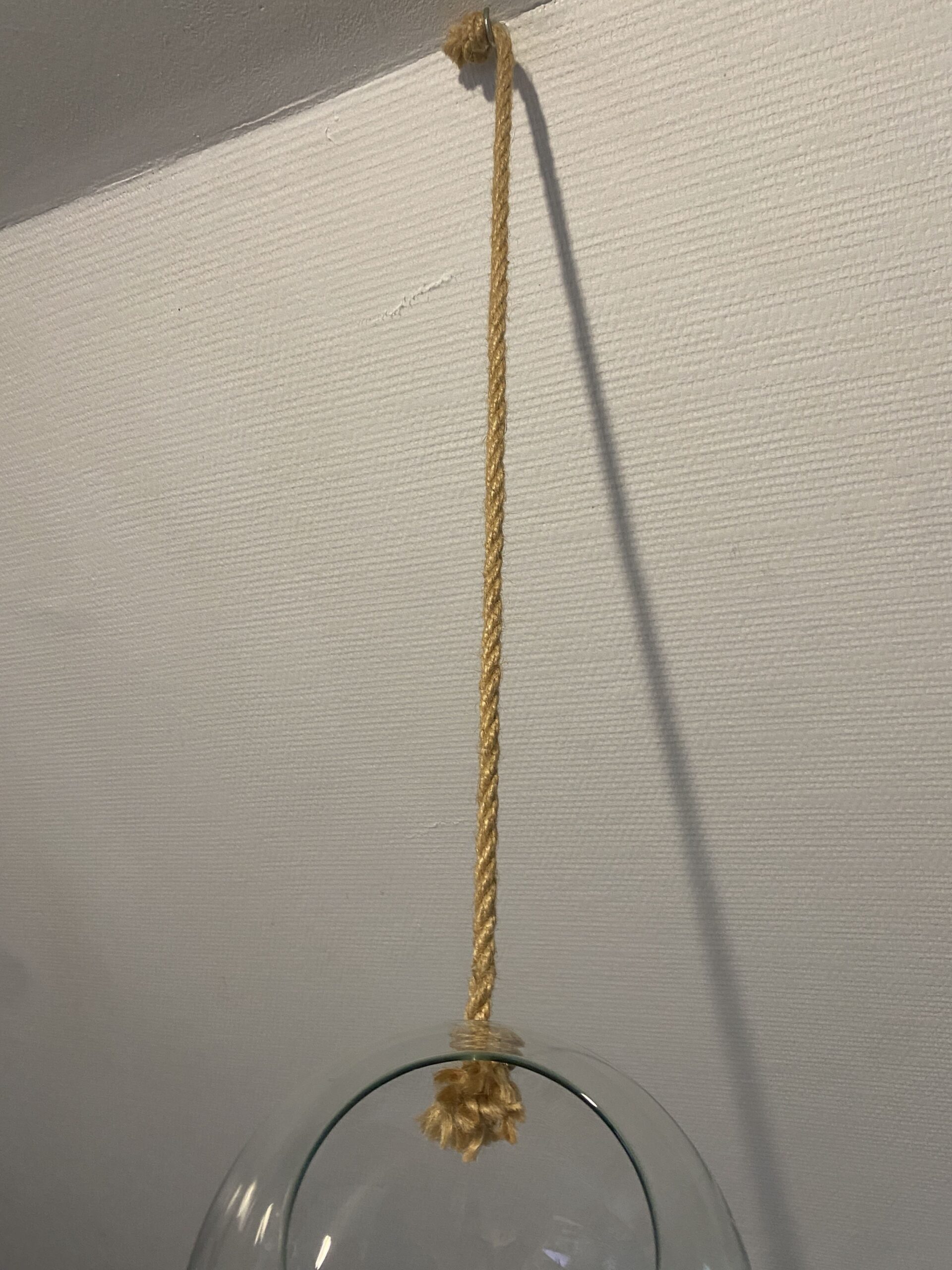 Vase boule en verre à suspendre avec corde – Image 3